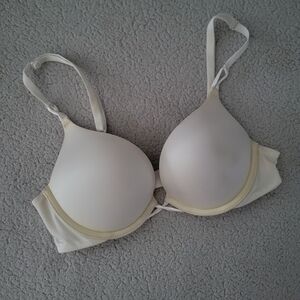 Victoria's Secret Ivory White Bombshell Add A Cup Push Up Bra 32B